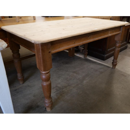 178 - A Victorian style pine kitchen table