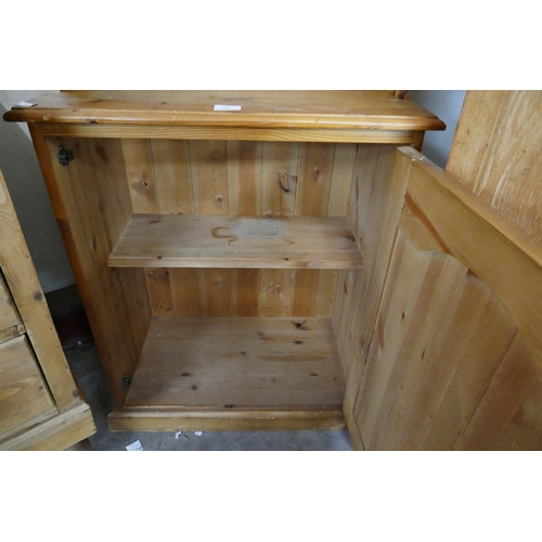 204 - A pine kitchen dresser