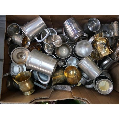 299 - A collection of tankards, brass and other metalware