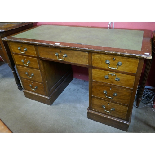 78 - An Edwardian mahogany and leather topped desk