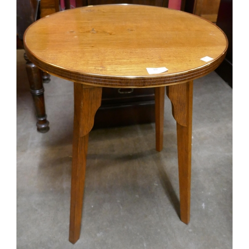 89 - A circular oak occasional table