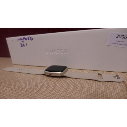 3088 - Apple Series 8 Starlight Aluminium 41mm Smart Watch - model no  A2770  (321-267)  * This Lot is subj... 