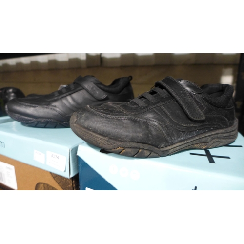 3139 - Three pairs of Kid's TERM School Shoes, mixed size *This lot is subject to VAT