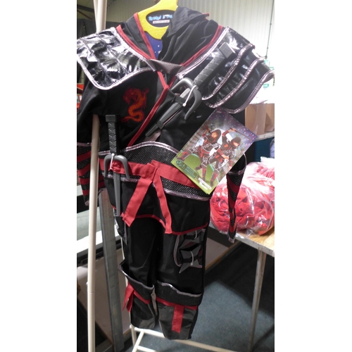 3188 - Kid's Dragon Ninja fancy dress costume - size 5-6 * This lot is subject to vat