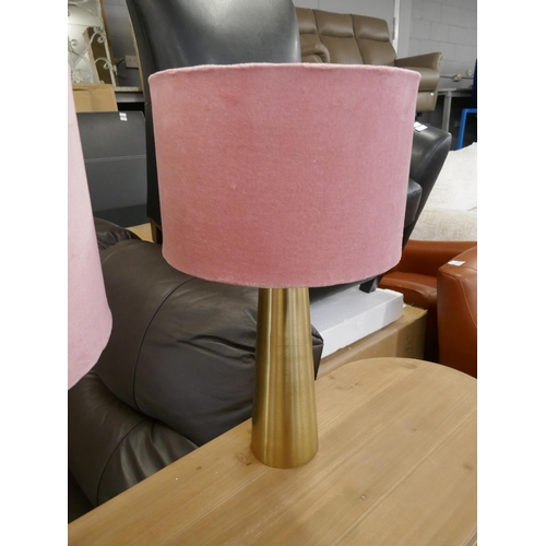 1489 - A pair of brass table lamps with pink velvet shades