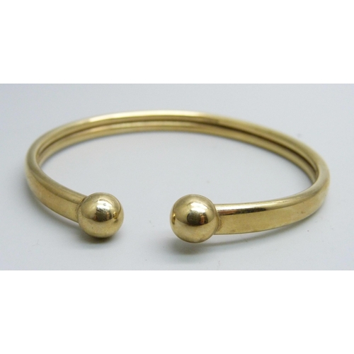 1018 - A 9ct gold bangle, 6.5g