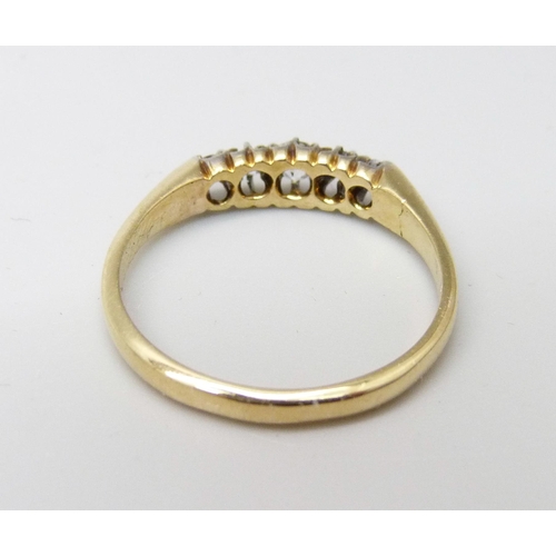 1023 - A vintage 18ct gold, five stone diamond ring, 2.8g, Q