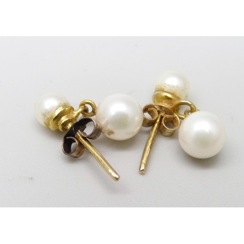 1025 - A pair of 9ct gold and pearl drop earrings