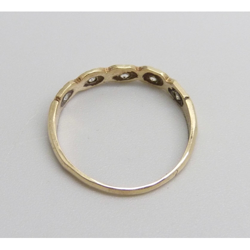 1076 - A 9ct gold, five stone ring, 1.2g, L