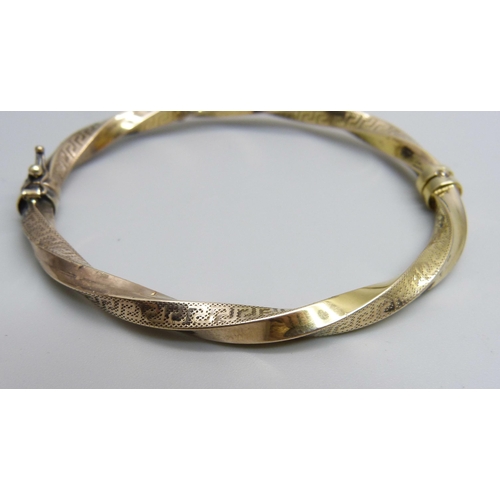 1084 - A hallmarked 9ct gold bangle, 11.8g