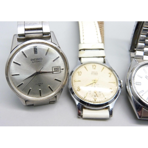 1102 - Four gentleman's wristwatches; Seiko 5 automatic another Seiko automatic, Tissot and Smiths Astral