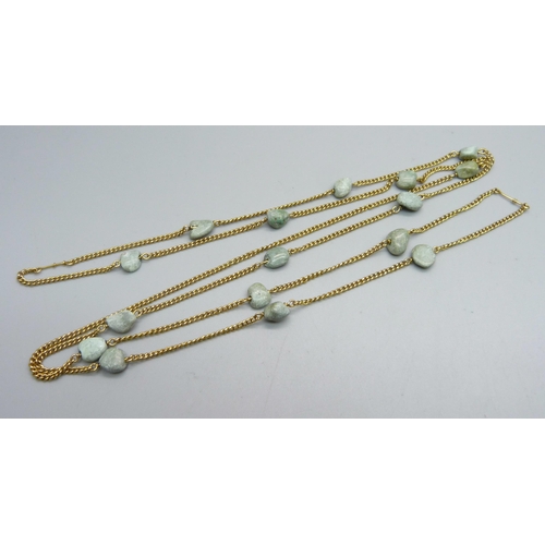 1133 - An 18ct gold and turquoise necklace, tests as 18ct gold, 22g, 109cm