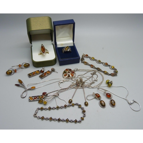 1143 - A collection of silver and amber set jewellery