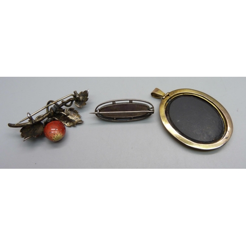 1147 - A Pietra Dura pendant, a silver and quartz brooch and one other brooch with enamelled strawberry det... 