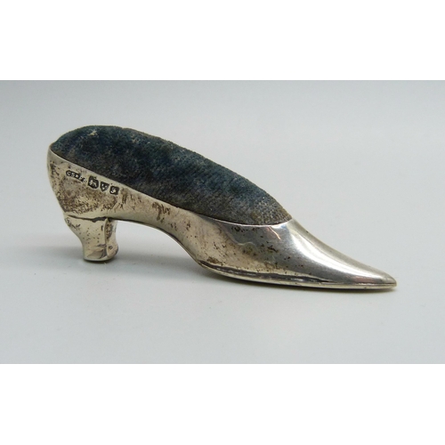 1151 - A novelty silver pin cushion in the form of a shoe, Chester 1906, 57mm