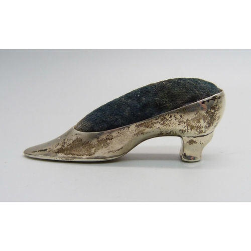 1151 - A novelty silver pin cushion in the form of a shoe, Chester 1906, 57mm