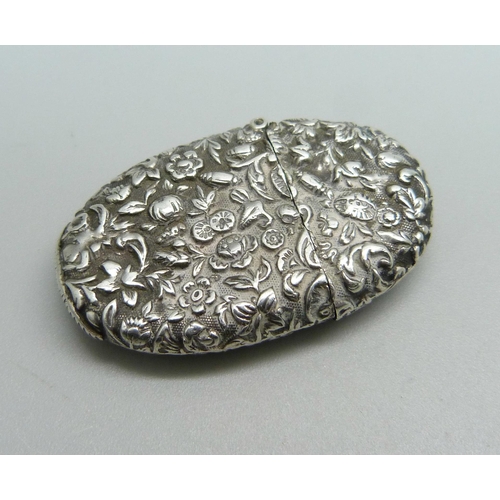 1152 - A Victorian silver vesta case, Chester 1883, 24mm x 39mm