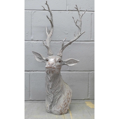 1185 - A resin stag's head