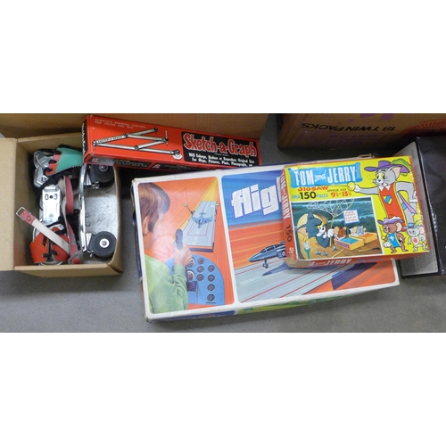 1186 - A collection of children's games including Ideal Flight Deck and Shaker Maker **PLEASE NOTE THIS LOT... 