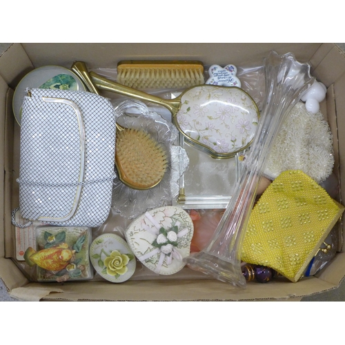 1196 - A collection of dressing table items and clutch bags, etc. **PLEASE NOTE THIS LOT IS NOT ELIGIBLE FO... 