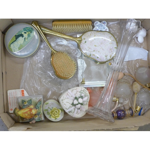 1196 - A collection of dressing table items and clutch bags, etc. **PLEASE NOTE THIS LOT IS NOT ELIGIBLE FO... 