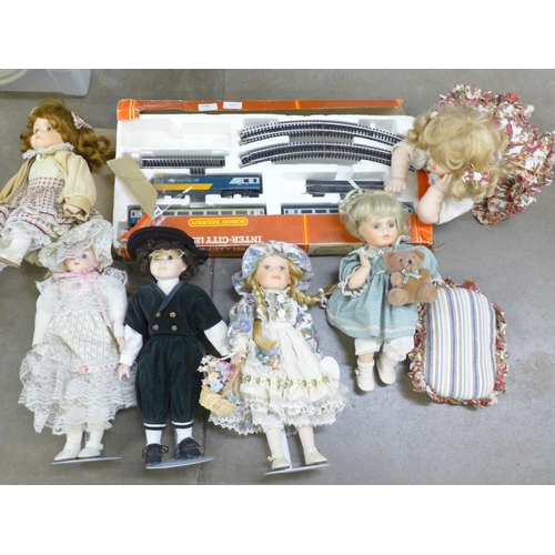 1209 - A collection of costume dolls and a Hornby Inter-City 125 part train set **PLEASE NOTE THIS LOT IS N... 