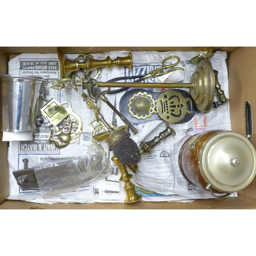 1212 - Brassware and a copper kettle (two boxes)**PLEASE NOTE THIS LOT IS NOT ELIGIBLE FOR POSTING AND PACK... 