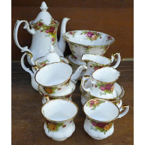 676 - Royal Albert Old Country Roses tea and coffee set, two tea cups, two saucers, two coffee cups and sa... 