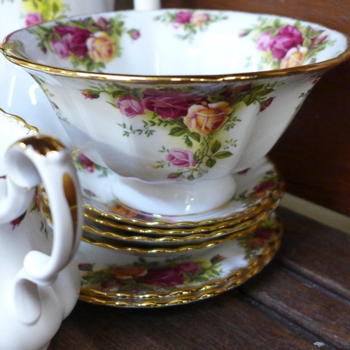 676 - Royal Albert Old Country Roses tea and coffee set, two tea cups, two saucers, two coffee cups and sa... 