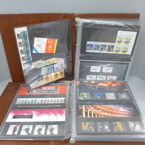 685 - Great Britain; 1993-2004 commemorative presentation packs in two special Post Office albums, 105+ pa... 