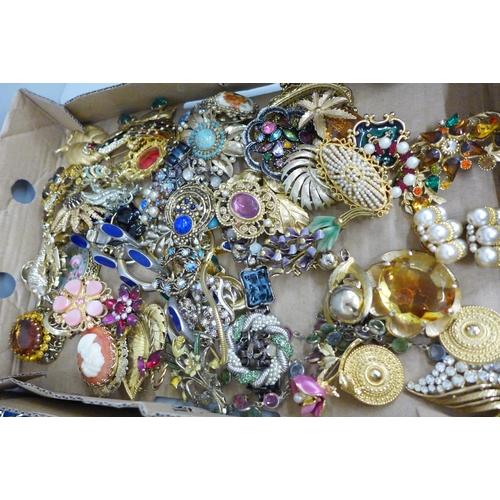 698 - A collection of costume brooches