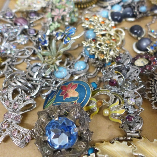 698 - A collection of costume brooches