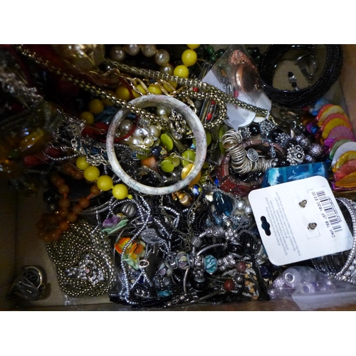 720 - A box of costume jewellery