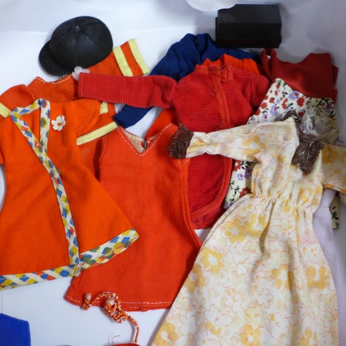 793 - Six vintage Pedigree Sindy dolls plus clothes and accessories