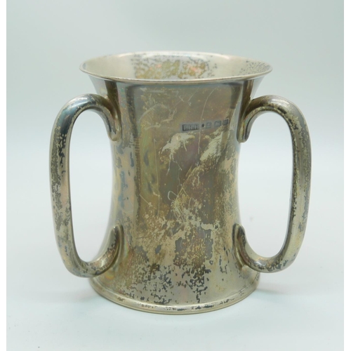 815 - A silver three handled cup, Birmingham 1908, 193g, 9cm