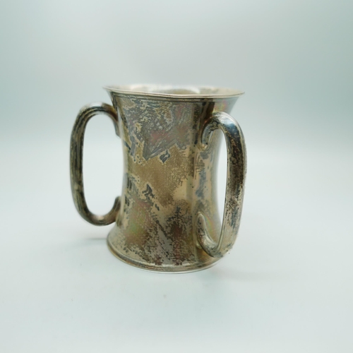 815 - A silver three handled cup, Birmingham 1908, 193g, 9cm