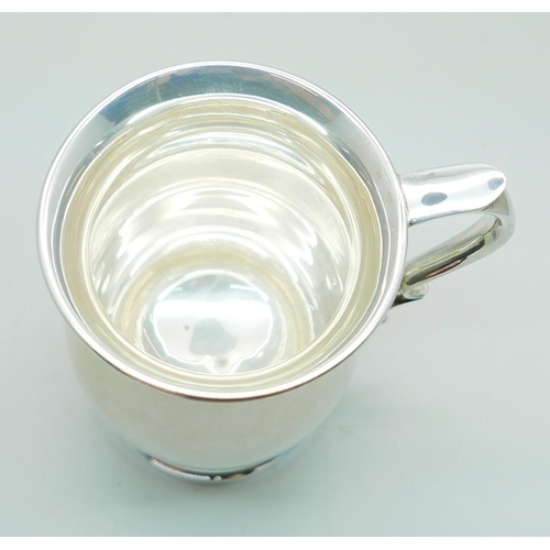 824 - A silver mug, J.C. Ltd., Birmingham 1976, 190g