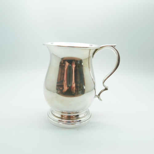 824 - A silver mug, J.C. Ltd., Birmingham 1976, 190g