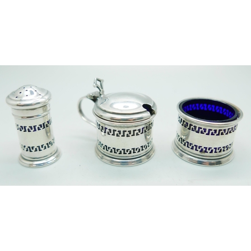 826 - A three piece silver cruet set with blue glass liners, Birmingham 1931, 58g