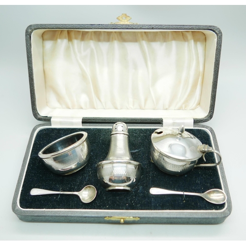 829 - A silver Art Deco condiment set, Birmingham 1935, with two silver spoons, total weight with liners 1... 