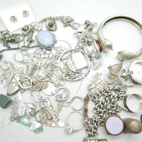 854 - A collection of silver and other jewellery, an Albert chain, two thimbles, a sovereign case lacking ... 