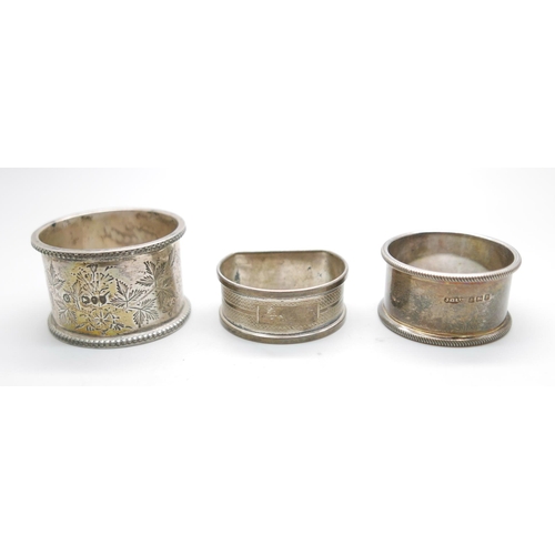 857 - Three silver napkin rings, 71g