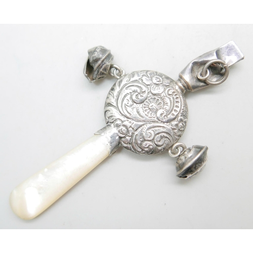 865 - A baby's silver rattle with mother of pearl handle, Birmingham 1904, a/f