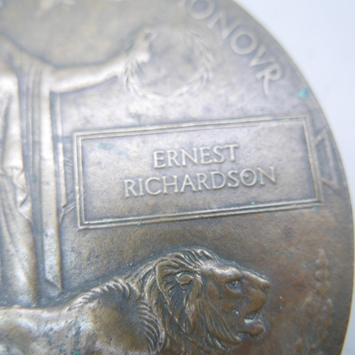 888 - A WWI death plaque to Ernest Richardson