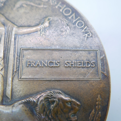 889 - A WWI death plaque to Francis Shields