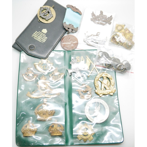 916 - A collection of South African cap badges, buttons and pips and a Freemasons medallion