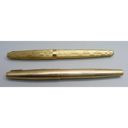 926 - Two Parker gold plated ink pens