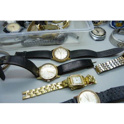 946 - A collection of lady's and gentleman's wristwatches, Timex, Smiths, Mowbre, etc., and a Parker pen