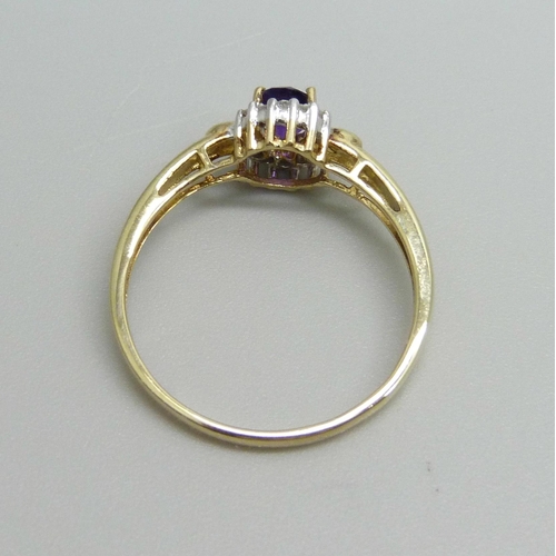 957 - A 9ct gold, amethyst and diamond cluster ring, 2g, T