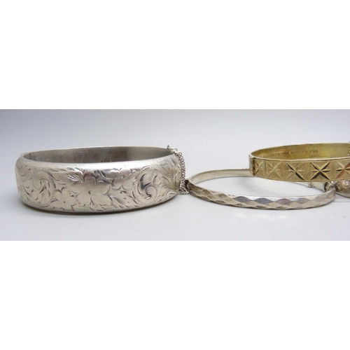 971 - Five silver bangles, 110g, (two dented)